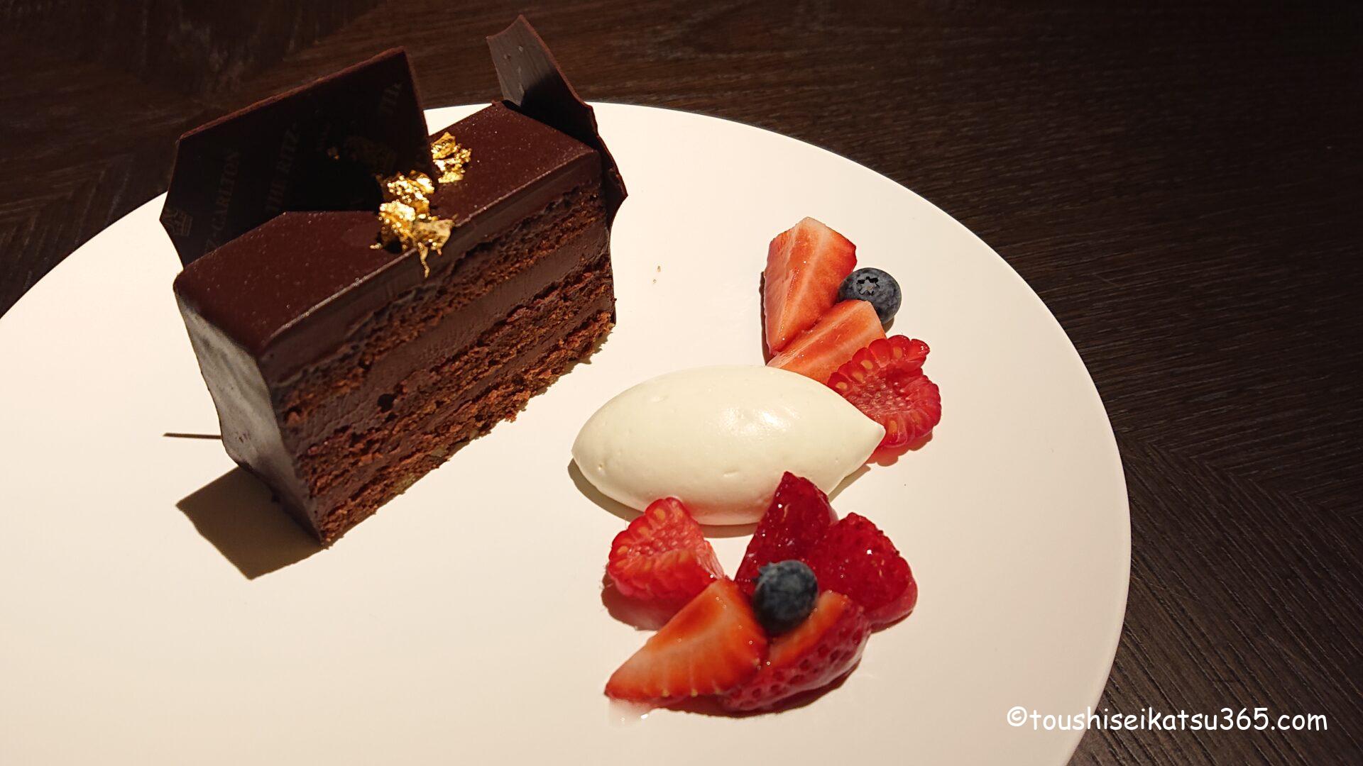 インルームダイニング｜ザ・リッツ・カールトン 特製チョコレートケーキ
